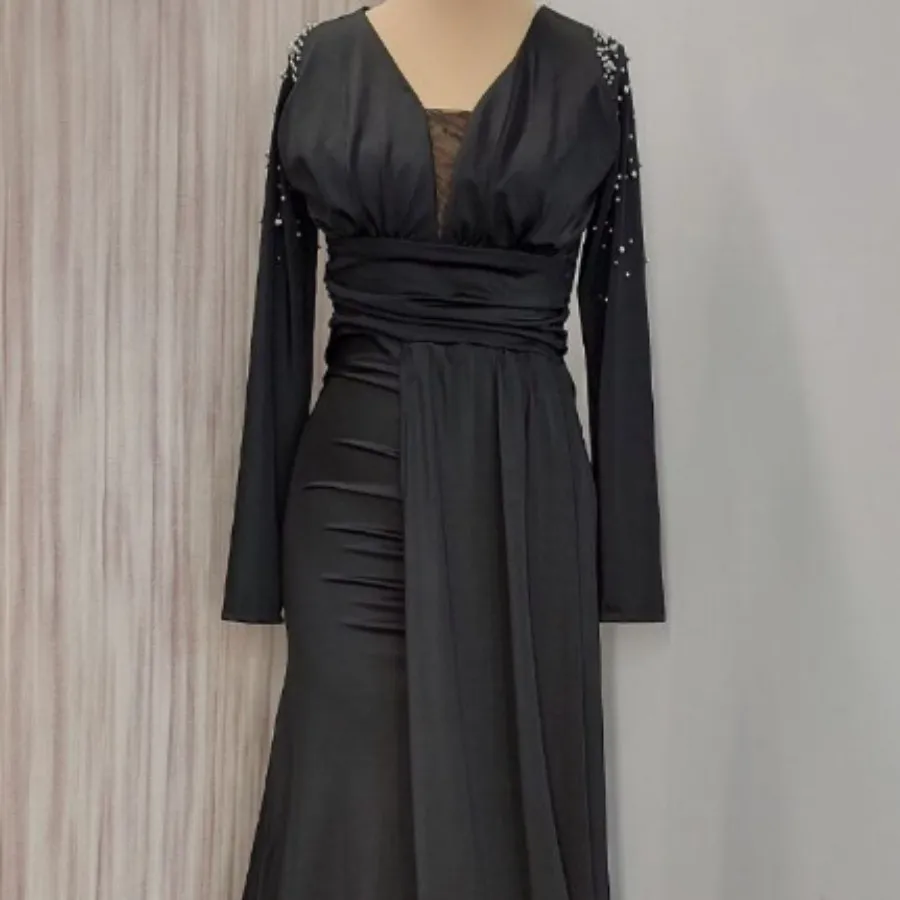 پیراهن مجلسی پوشیده