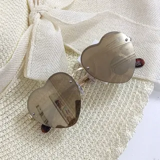 عینک آفتابی قلبی ?