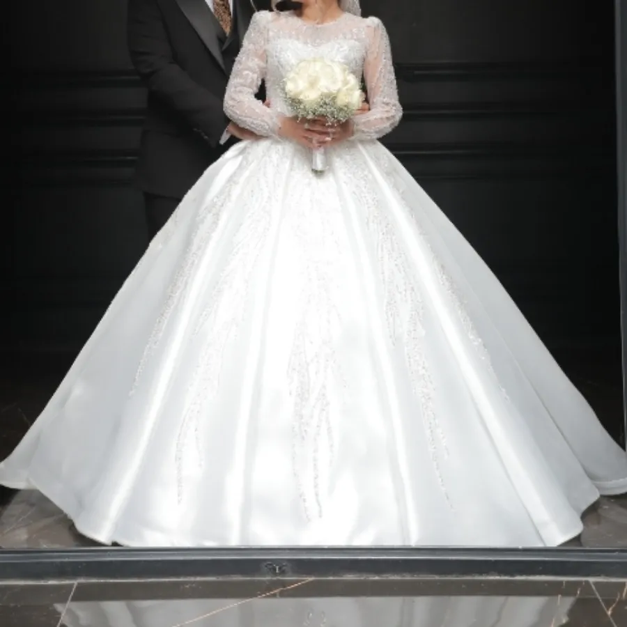 لباس عروس کار شده