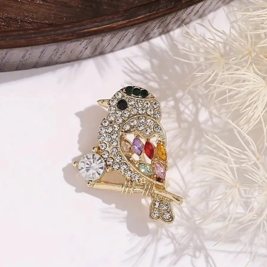 سنجاق سینه پرنده