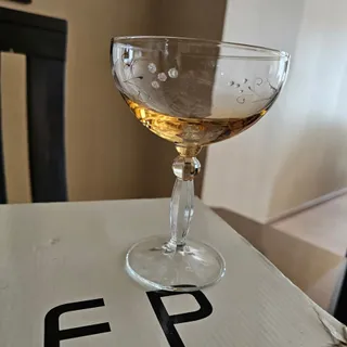 گیلاس بستنی خوری