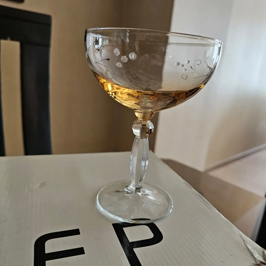 گیلاس بستنی خوری