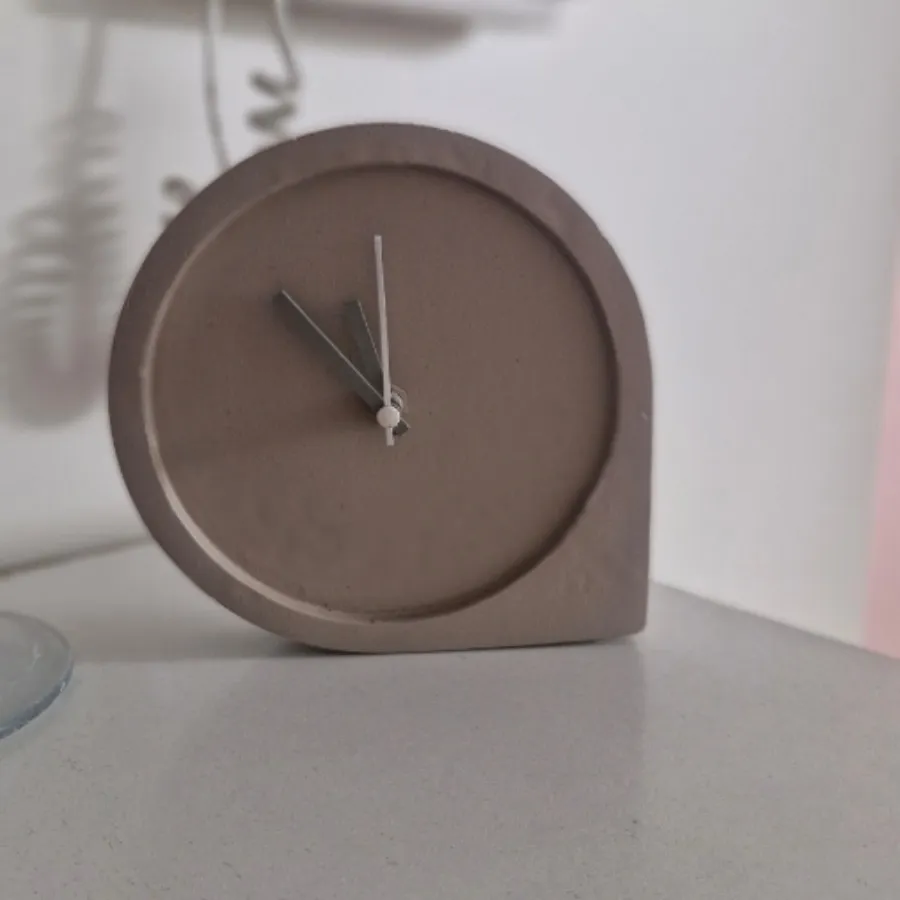 ساعت مدرن کلاسیک