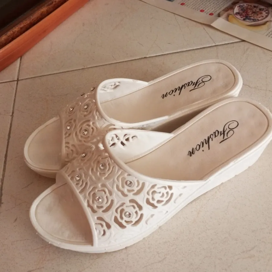 صندل نگین دار سایز 40