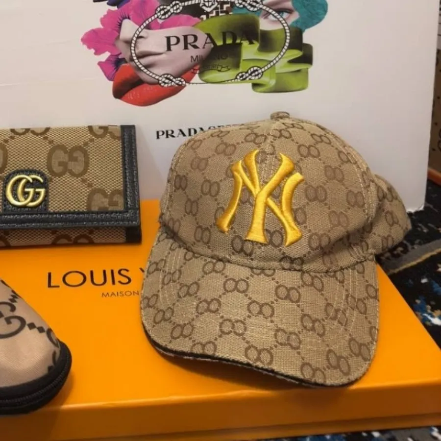 کلاه برند گوچی