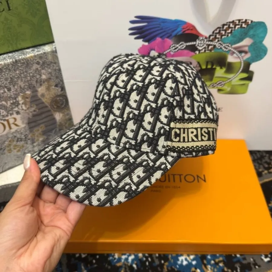 کلاه برند دیور