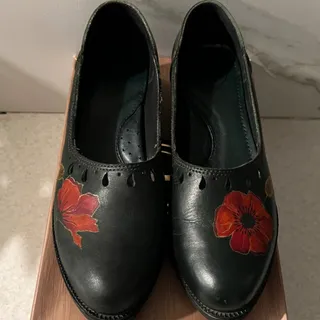 کفش چرم با نقاشی دست