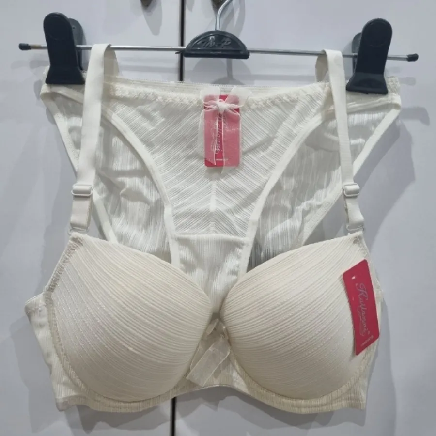 ست لباس زیر زنانه (سوتین)