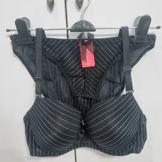 ست لباس زیر زنانه (سوتین