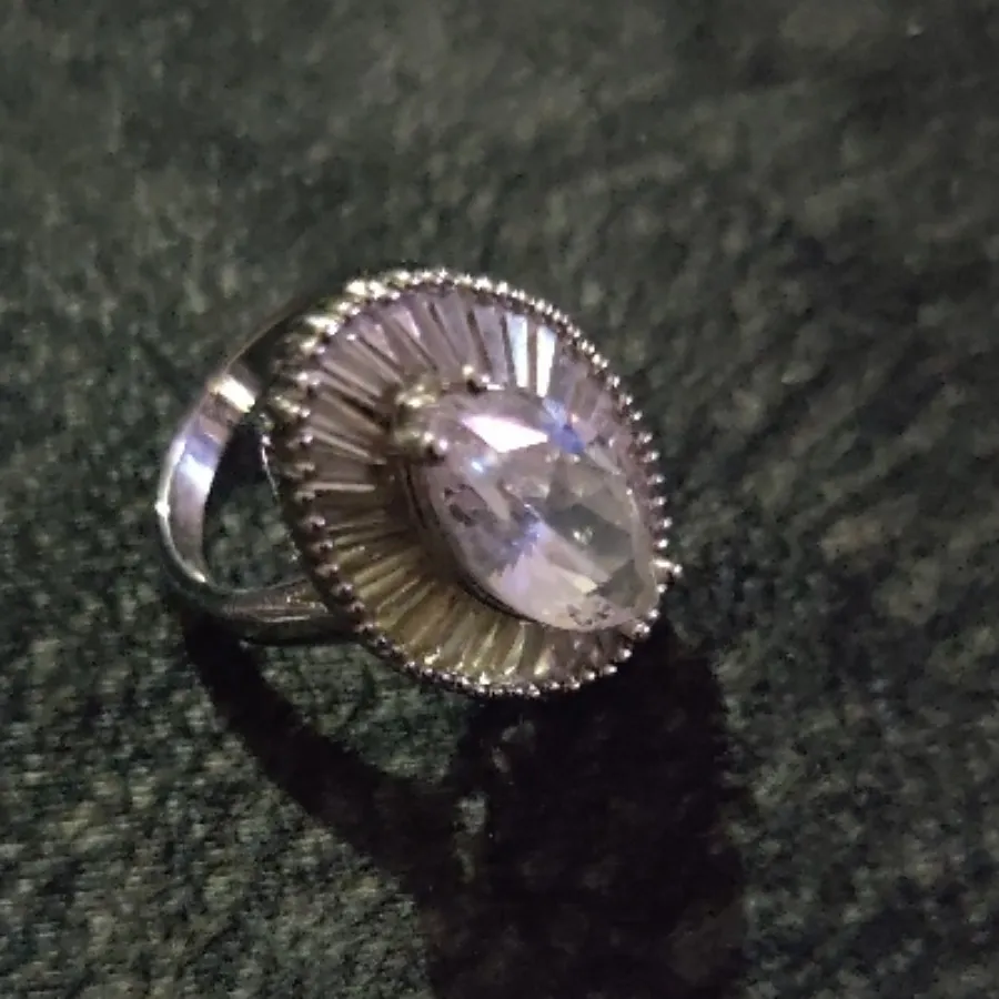 انگشتر با درخشش بی نظیر