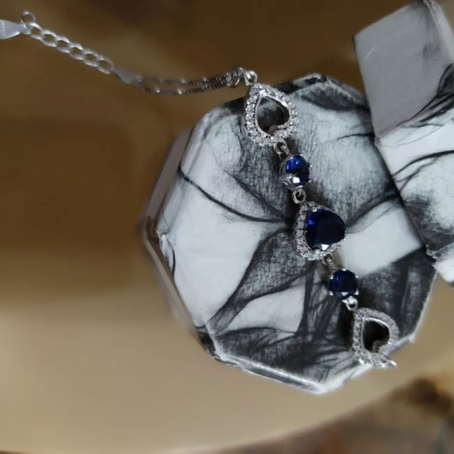 دستبند نقره حدودا 6 گرم