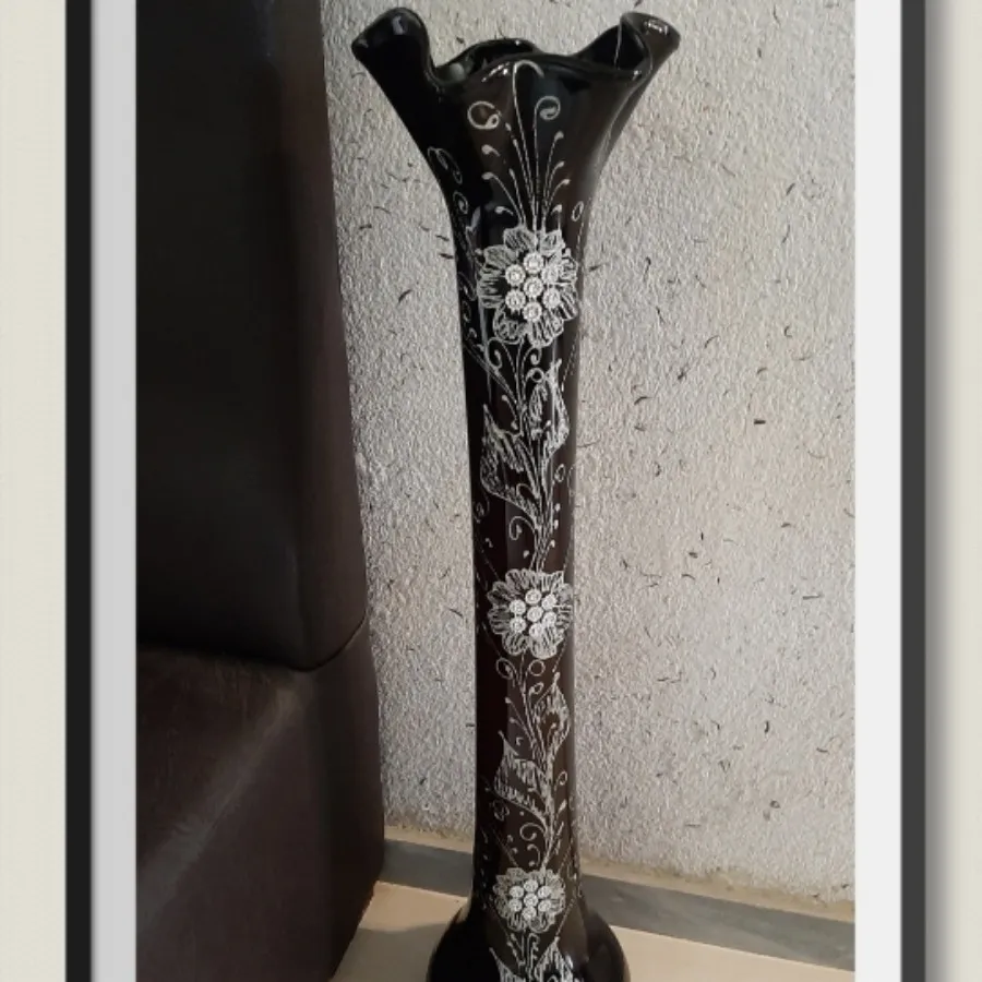 گلدان با گل برجسته