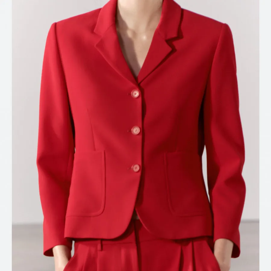 کت قرمز زارا