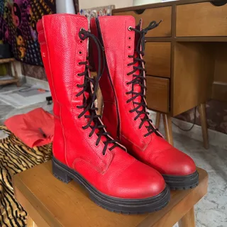 بوت قرمزبلند