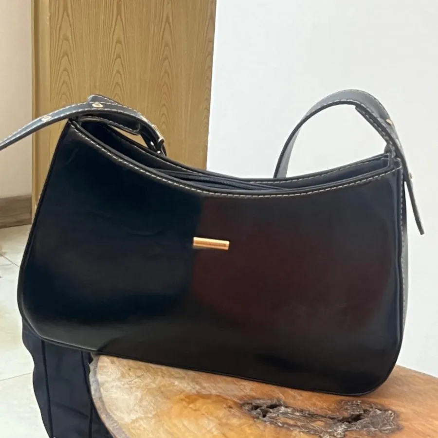 کیف مشکی طرح lv