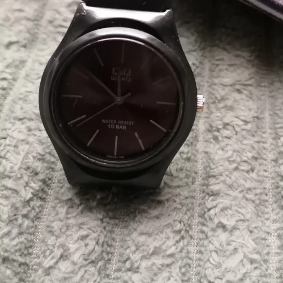 ساعت مچی زنانه q&q