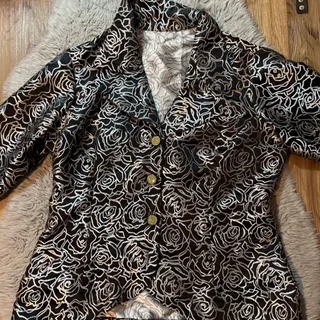 کت زنانه گلدوزی شده