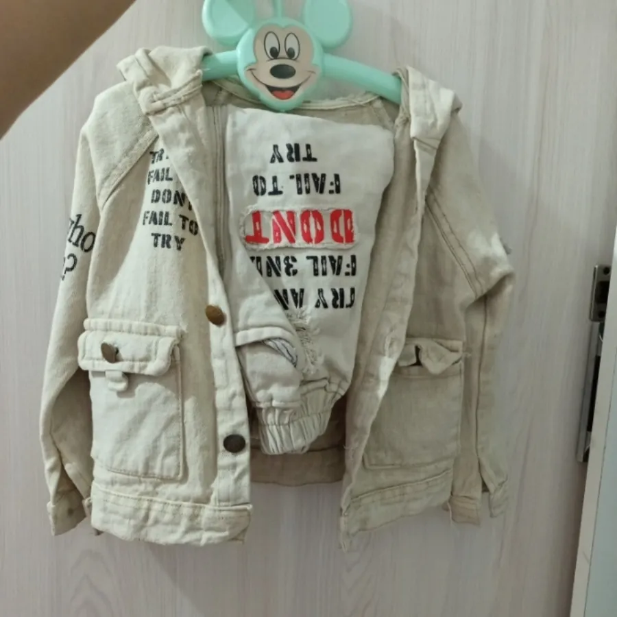 کت و شلوار جین کرم