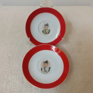 نعلبکی دور قرمز