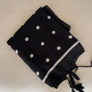 شال مشکی خال دار