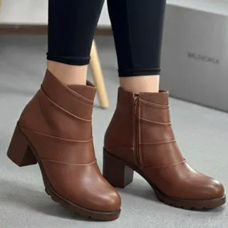 نیمبوت چرم بسیار سبک