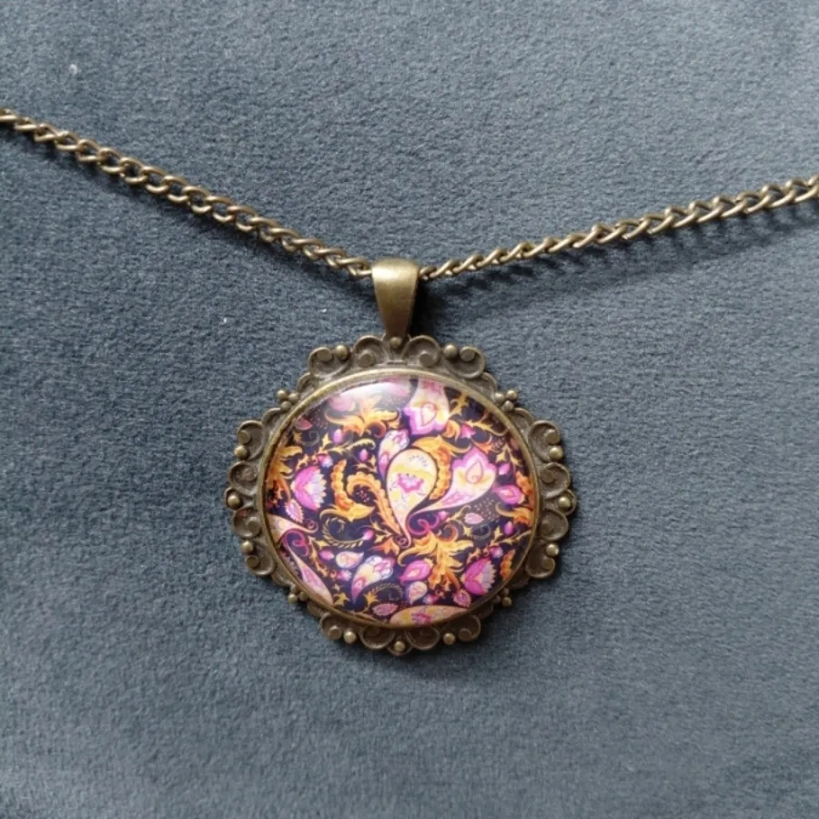 گردنبند رو مانتویی