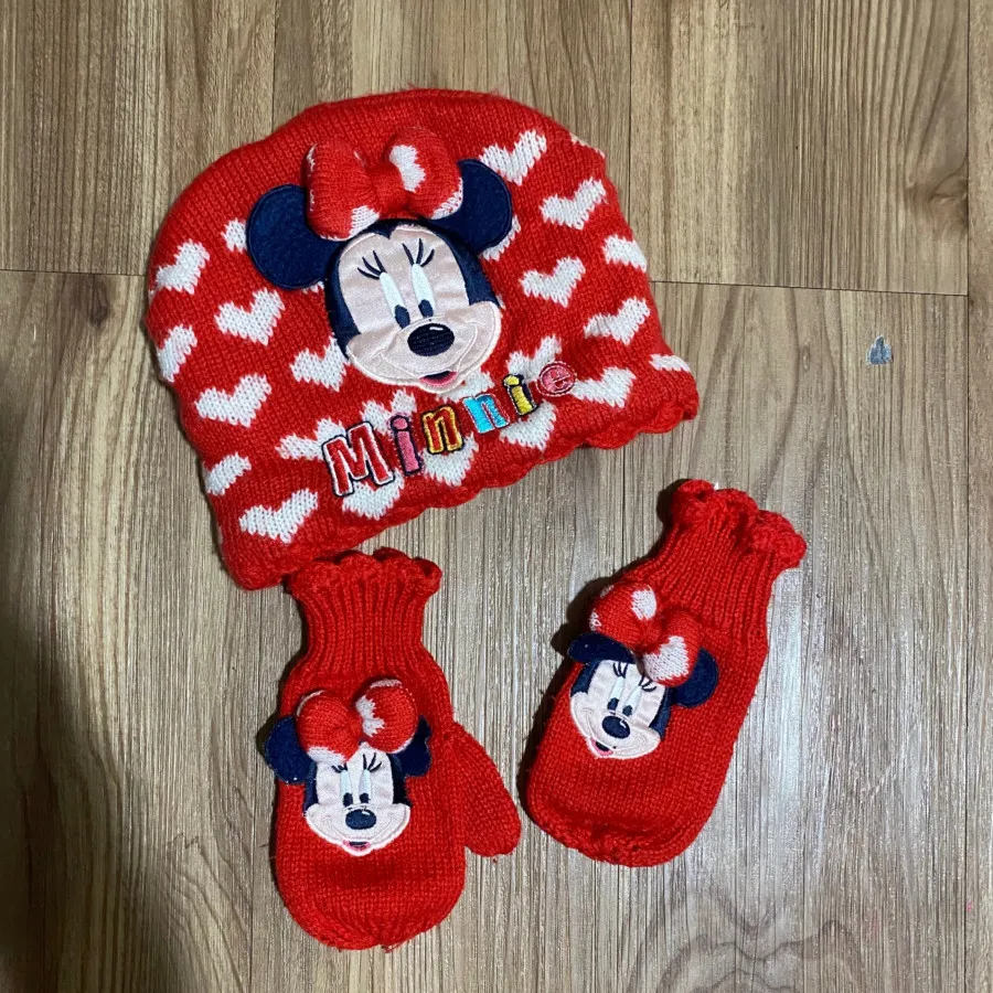 کلاه و دستکش میکی موس