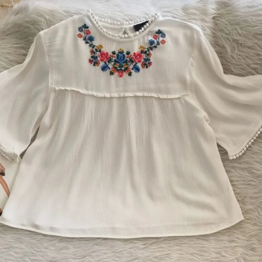 بلوز گلدوزی اتمسفر