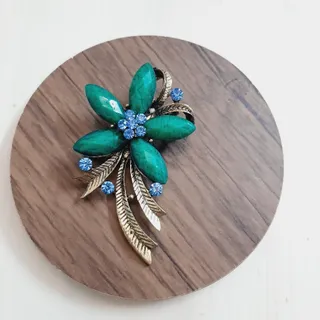 گل سینه طرح گل سایز بزرگ