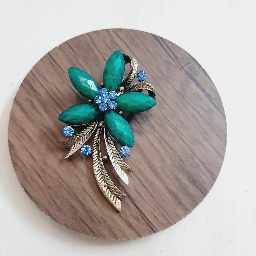 گل سینه طرح گل سایز بزرگ