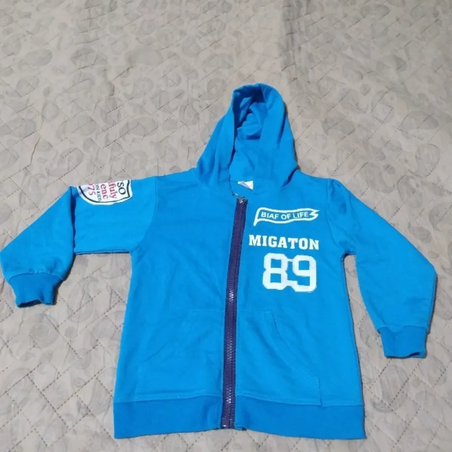 سوییشرت آبی قشنگ?