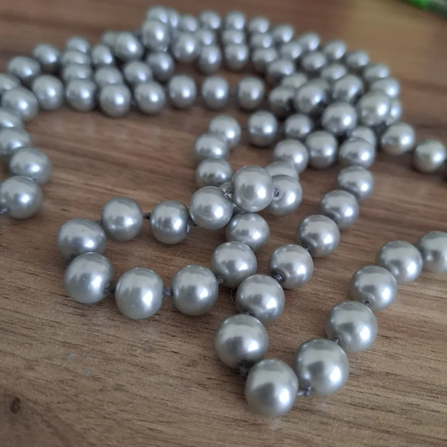 گردنبند مرواریدی طوسی