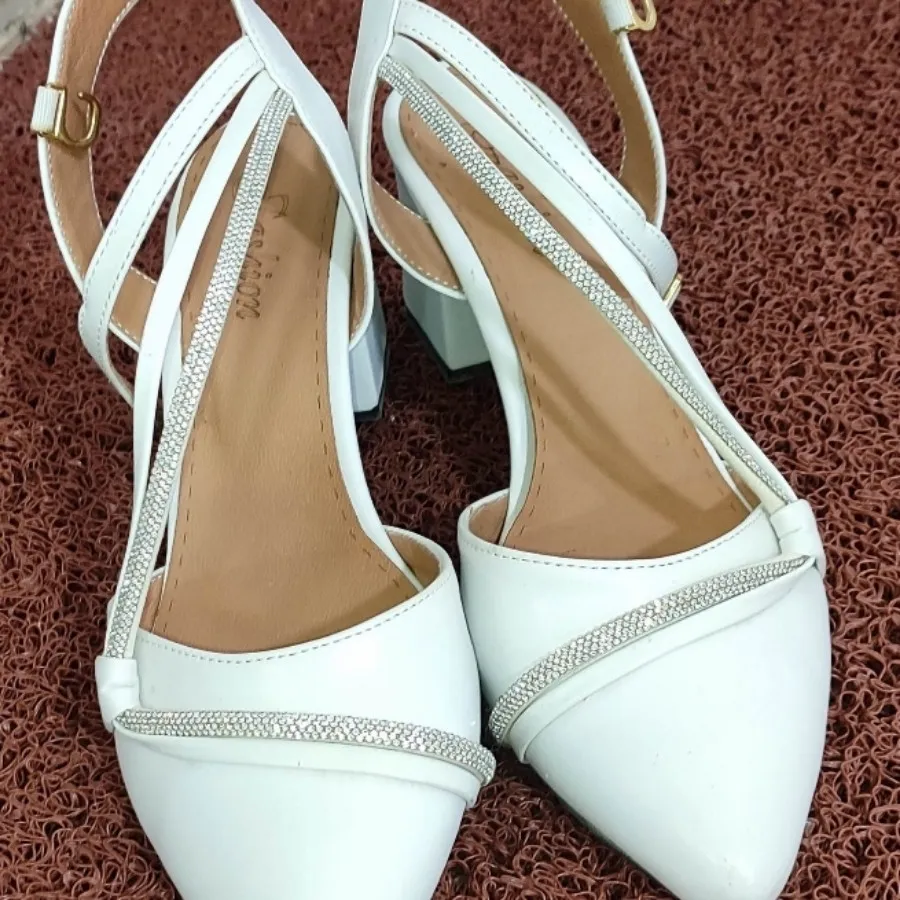 کفش سفید نگینی