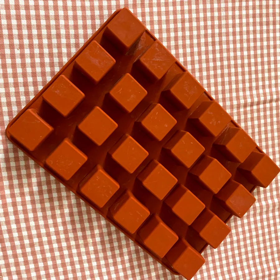 قالب مکعبی سیلیکونی