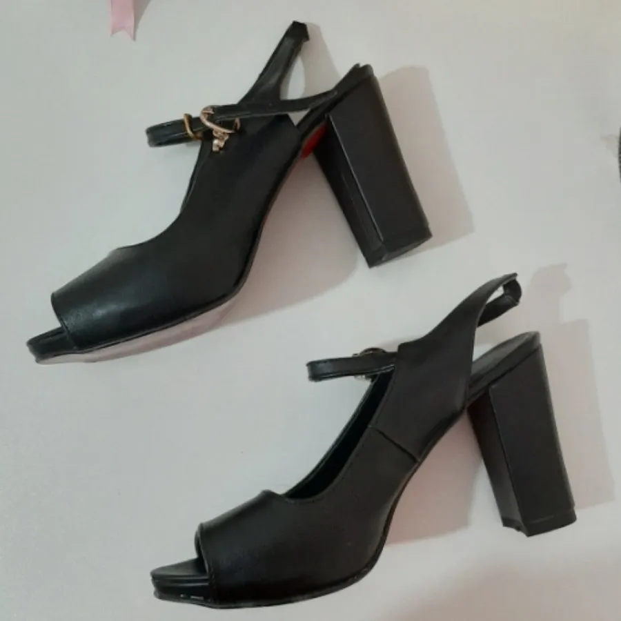 کفش پاشنه بلند