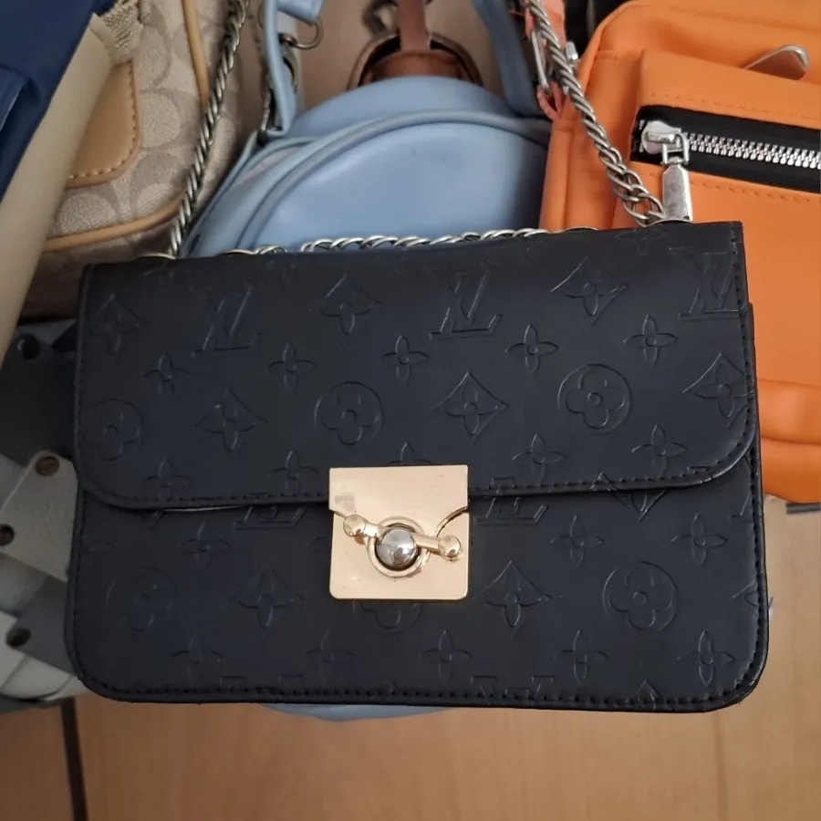 کیف مشکی طرح لویی ویتون