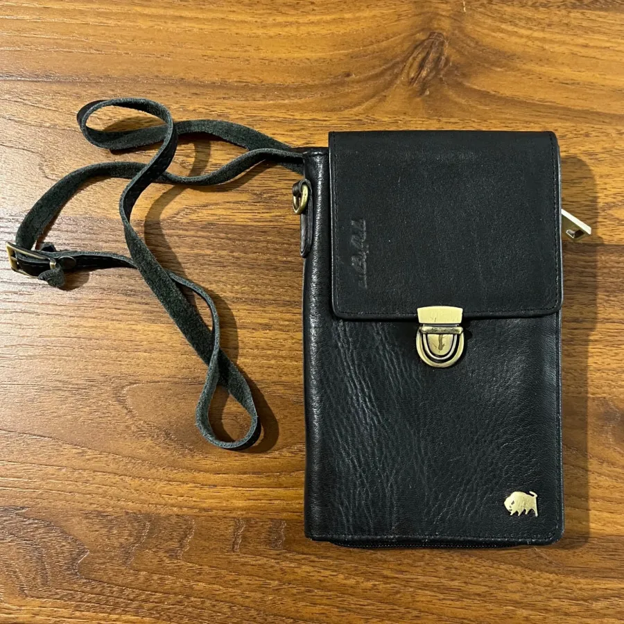 کیف پاسپورتی و مدارک