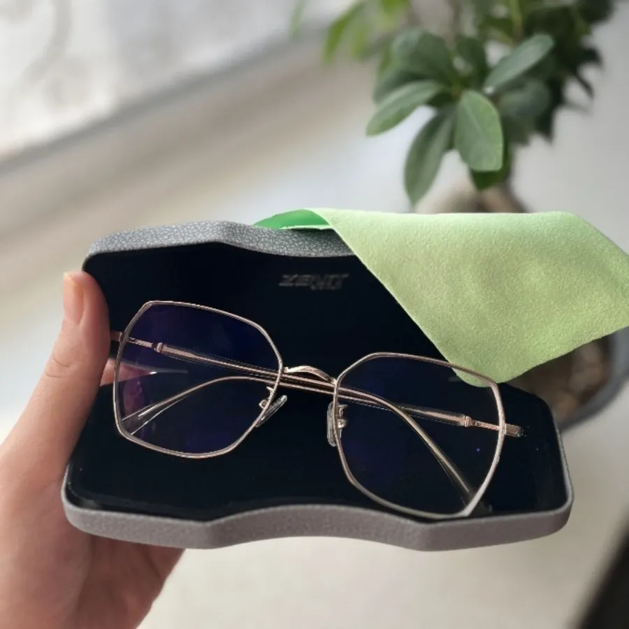 عینک طبی زنانه