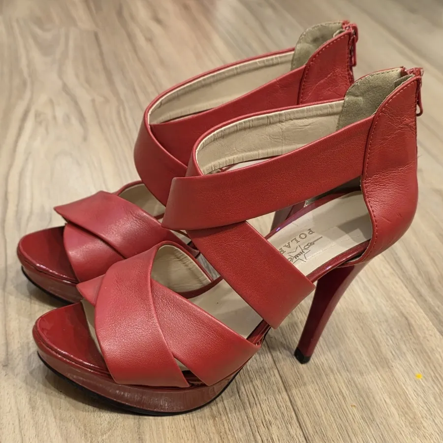 کفش پاشنه بلند قرمز