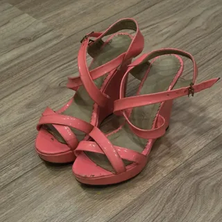 کفش پاشنه بلند صورتی