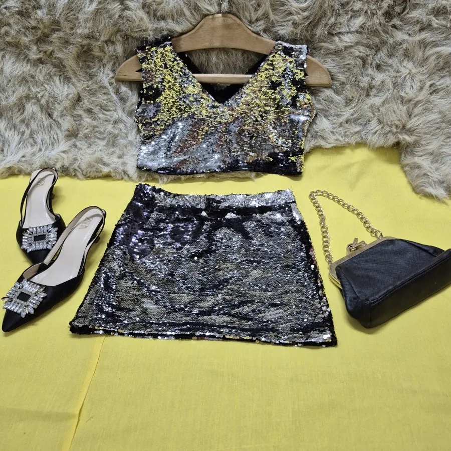 نیم تنه و دامن