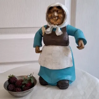 مجسمه مادر بزرگ