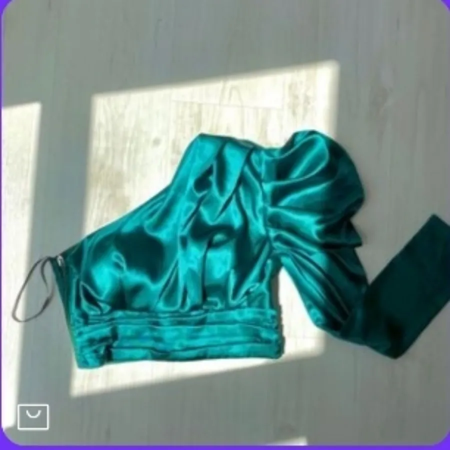 نیم تنه سبز