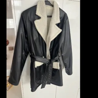 پالتو دو رو چرم و ببعی