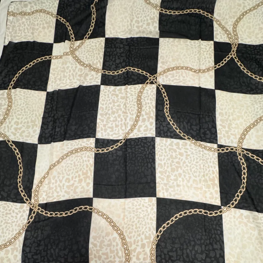 روسری کاملاً نوواتیکتدار