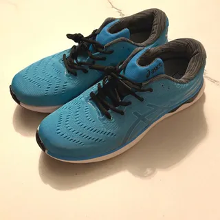 کتونی آبی طرح اسیکس