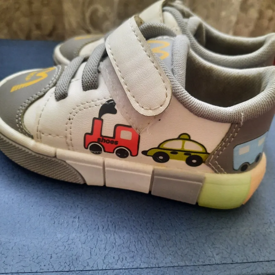 کفش کتونی بچگانه یکساله