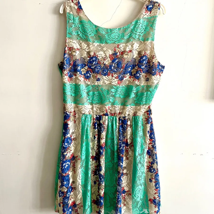 پیراهن دخترانه