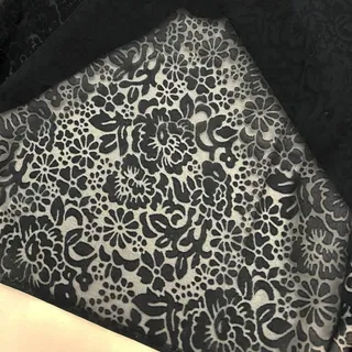 چادر مشکی دوخته شده