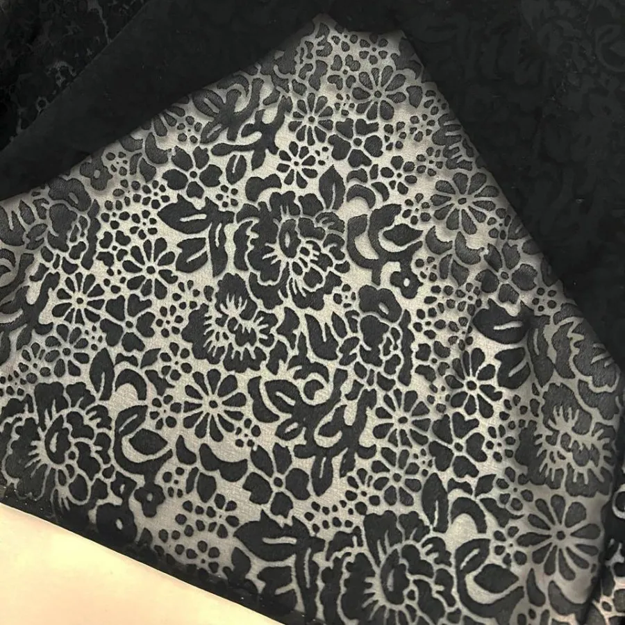 چادر مشکی دوخته شده